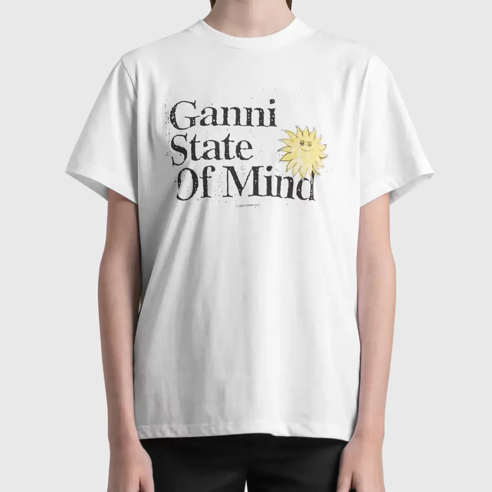 Säljer denna fina Ganni T-shirt då den it kommer till användning!💕 Koleltion 2021! Inga difekter. T-shirts.