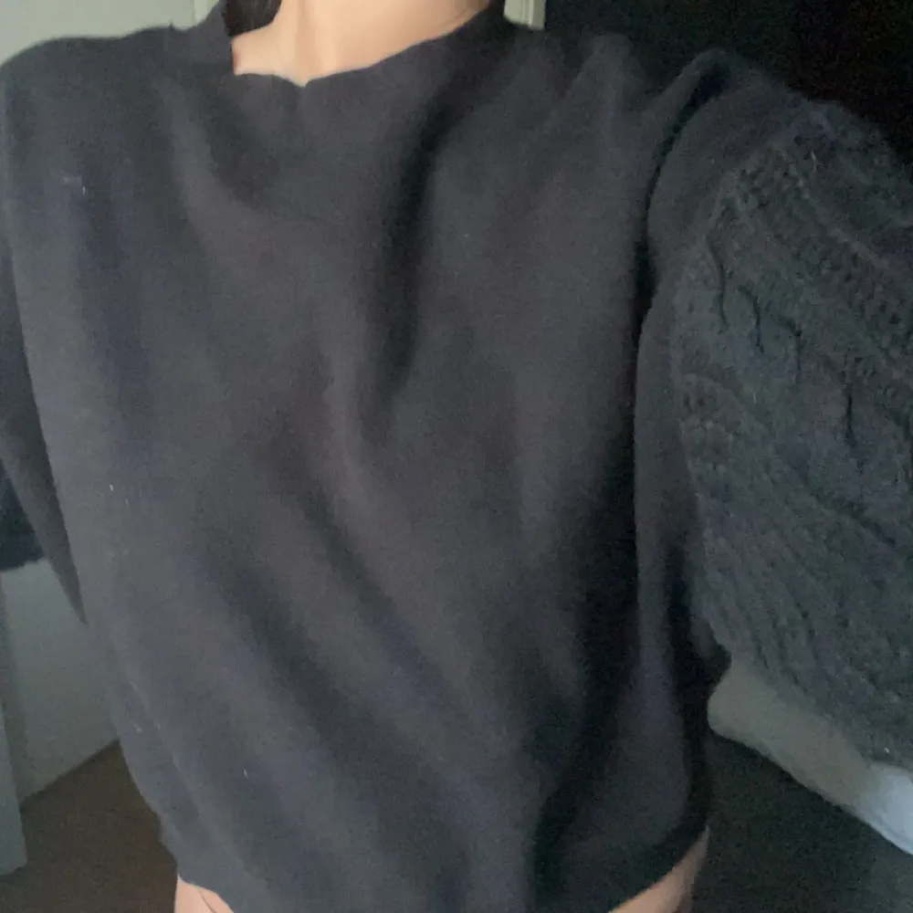 Säljer denna fina tröja ifrån Zara i strl s/m. Neuleet.