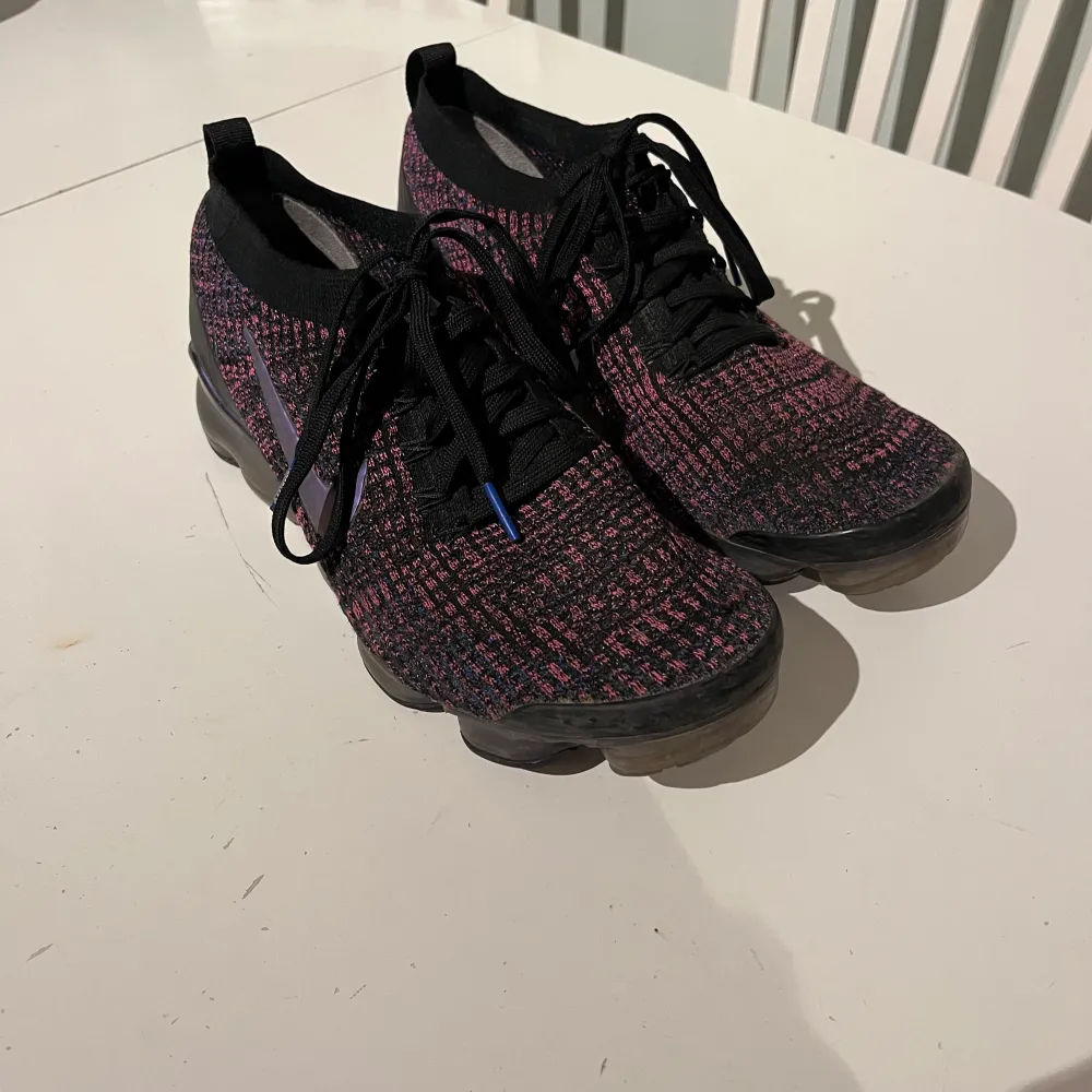 Storlek 43. Nike air vapormax. Pris går disskutera vid snabb affär . Skor.