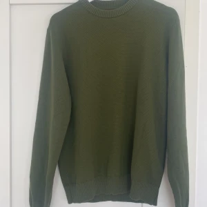 Stenström stickadtröja - Helt ny stickad tröja från stenström. Använd en gång. Skick 10/10. Köpt för 1600 kr, säljer för 999 kr.