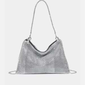 Fest väska - Säljer min jättefina väska. Den är använd 2 gånger🤍(säljer bara i Göteborg)