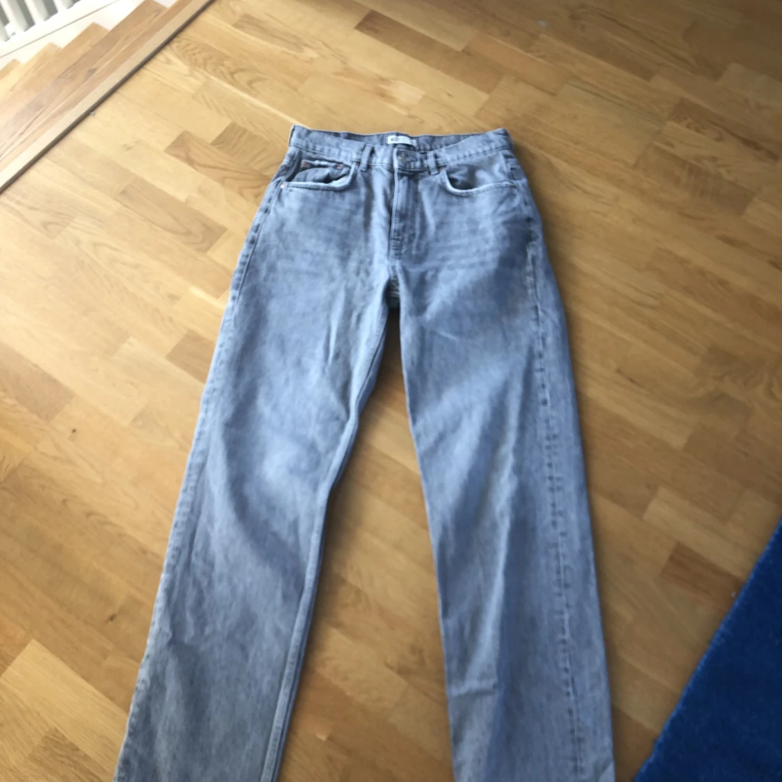 Gina tricot jeans gråa - 90