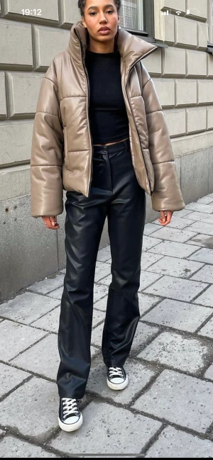 Lxa skinnbyxor stl S - Lxa skinnbycor i storlek S, använd fåtal gånger   200kr + frakt  Nypris 1099kr