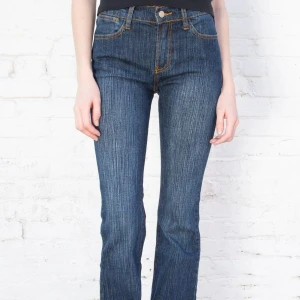 Melody 90s jeans - Säljer mina melody 90s jeans från Brandy Melville💗Aldrig använda för att dom är för stora i midjan och för långa för mig.💗dom är onezise men skulle säga att dom passar någon som har s/m i storlek. 