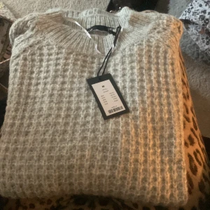 Stickad tröja  - Stickad tröja från lager 157 ny storlek m kostade 159 kan få för 60 kr 