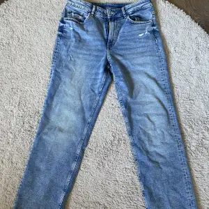 Oanvända jeans från hm💙Storlek 38, skriv vid intesse 