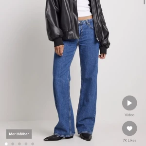 Jeans Na-kd - Säljer dessa jeansen från NAKD i storlek 38. Använda 1 gång då de är för alldeles för stora på mig, därav är de i väldigt bra skick. Bra längd för mig (169cm) men som sagt för stora på mig som är typisk 34-36 (därav ingen bild) Köparen står för frakten🤍