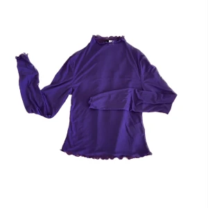 Mesh tröja - Jätte söt lila mesh tröja. Aldrig använd den är i storlek S💜