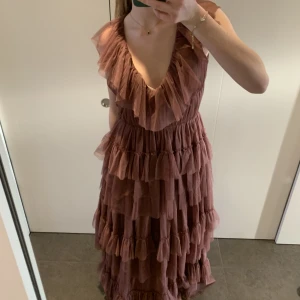 Balklänning - Säljer denna fina klänning. Aldrig använd med prislapp kvar. 1500 kr + frakt. I storlek S🌷