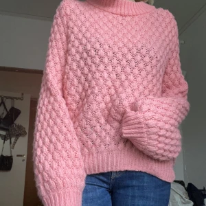 Rosa stickad tröja  - Super bra skick och inga slitningar. 🌸