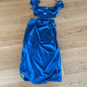 Fin blå prinsessklänning  - Storlek S nu med tagg på, nypris 299kr!