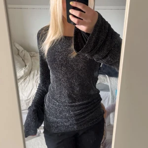 Blus Nelly - Fin tröja från Nelly, säljer då den är lite för stor för mig😊 Jag brukar ha xs💓