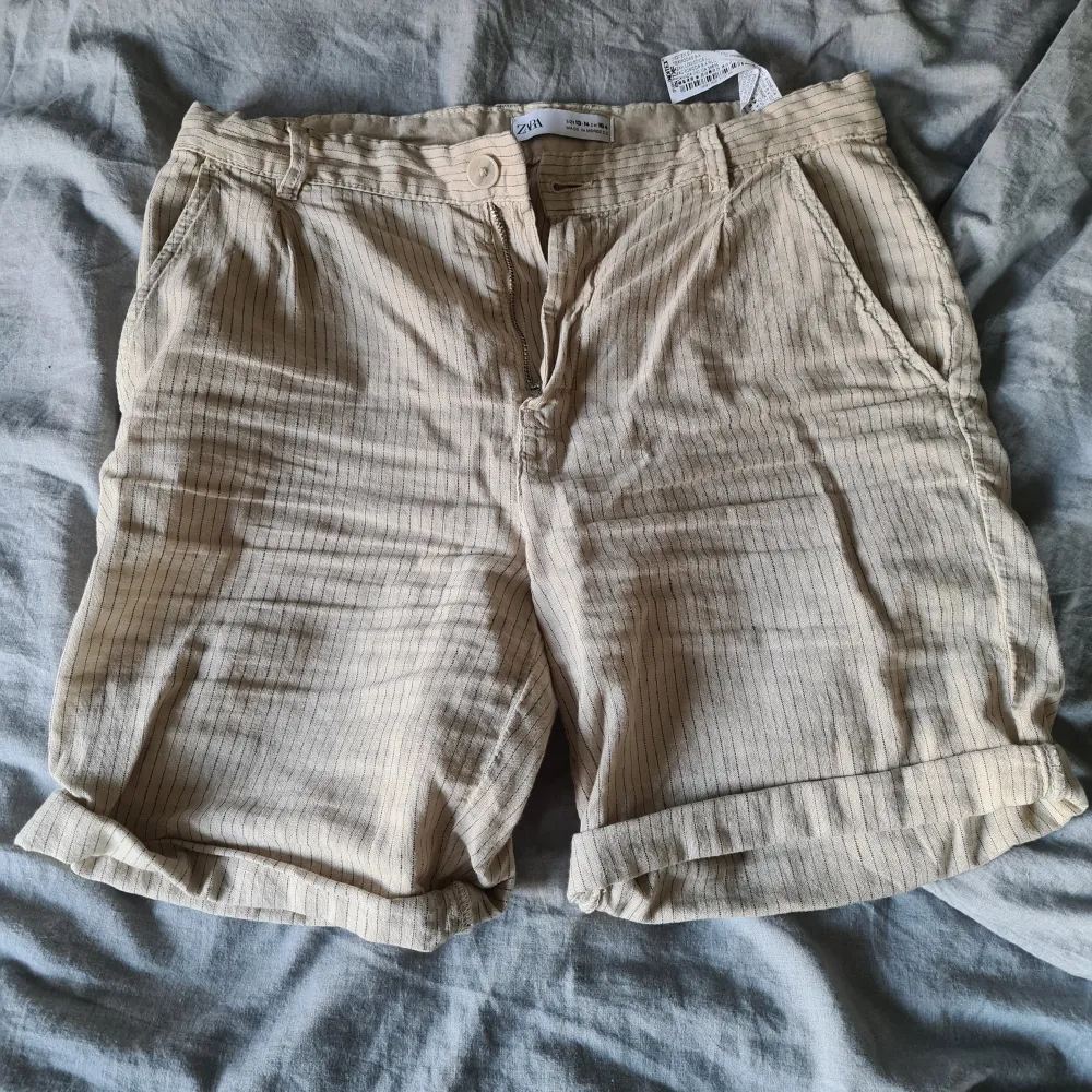 Tunna shorts från zara i storlek 164. Shorts.