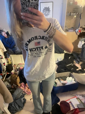 T-shirt  - Skön och luftig T-shirt med broderi