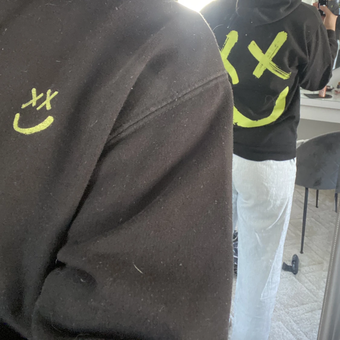 Louis Tomlinson smiley hoodie - 91