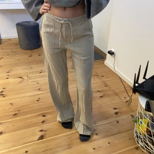 linnebyxa - snygga lösa sittande linnebyxor, perfekta till sommaren