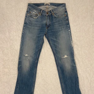 Acne jeans - Hjälper min syster att sälja ett par schyssta jeans från acne. Sparsamt använda. Nypris 3000 kronor. Skriv om ni har frågor
