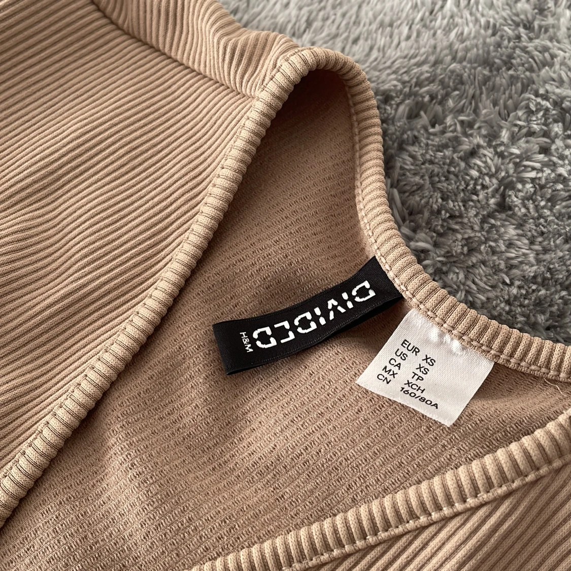 Brun topp med snören  - 91