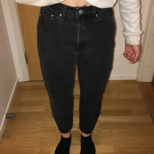 Svarta ”mom jeans - Svarta mom jeans