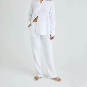 Linnebyxor - jättefina linnebyxor från Bikbok som tyvärr var förlånga för mig💕 köparen står för frakten😊