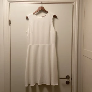 Studentklänning - En jättefin klänning som passar perfekt till student eller skolavslutning. 