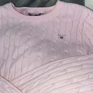 Gant tröja  - Superfin tröja! Har möjlig het att frakta idag 16/4 ! St 13-14/XS! Nypris: 1400kr