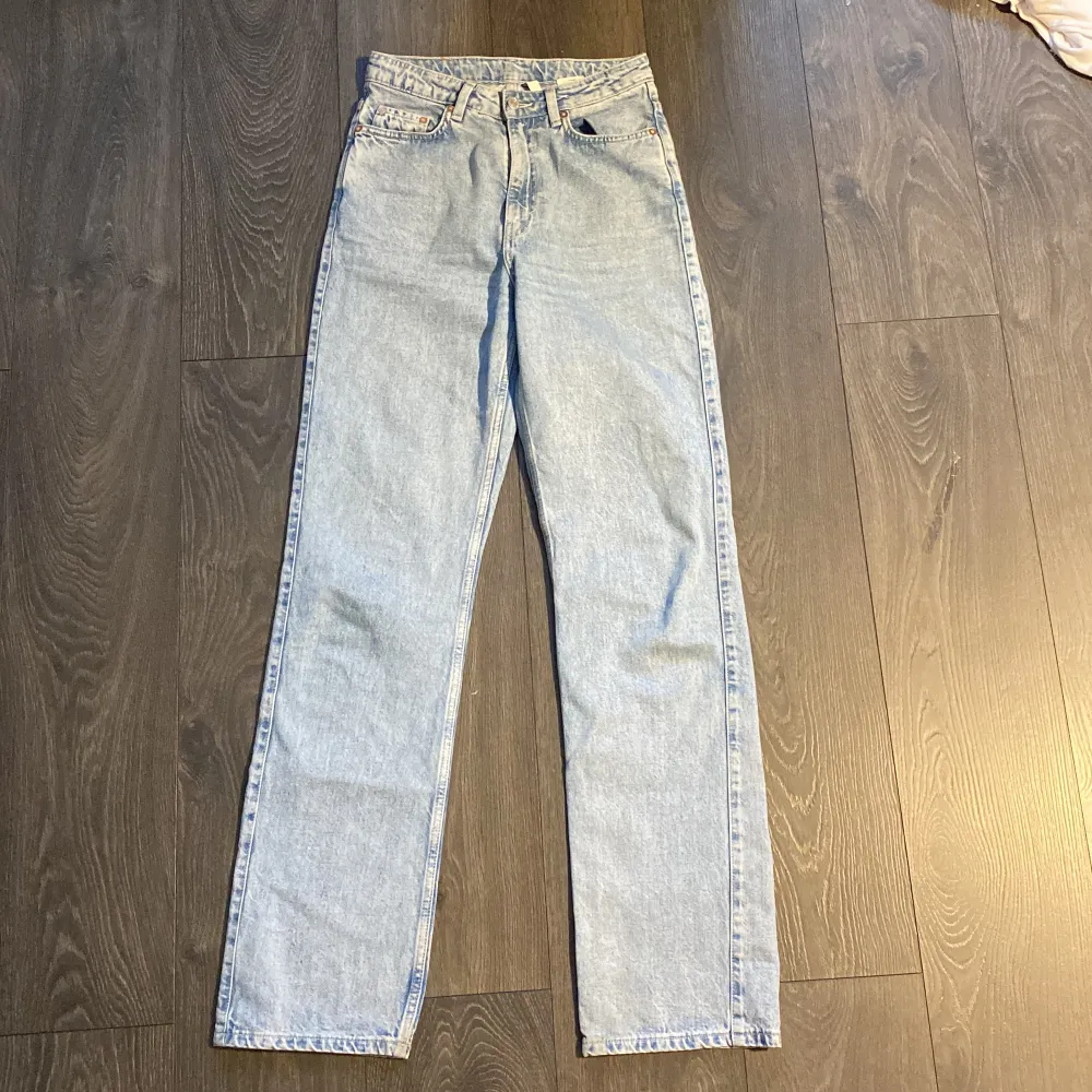 Straight jeans från weekday i modellen Rowe, strl W 26 L 34. Jeans & Byxor.