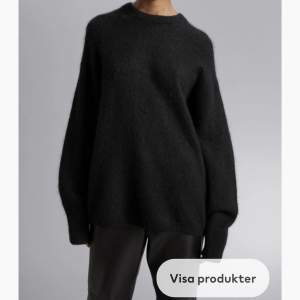 Stickad svart & other stories tröja. Har använts varsamt. Nypris 790kr. Tröjan är lite oversized!