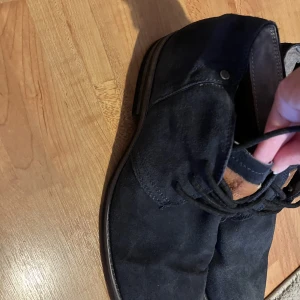 Wrangler herrskor  - Wrangler herr finskor i blå färg. Castor. 