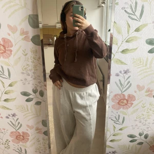 Brun hoodie - En brun mysig hoodie 