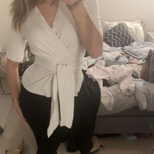 Blus - Så fin blus som inte kommer till användning, köpt dyr🤍