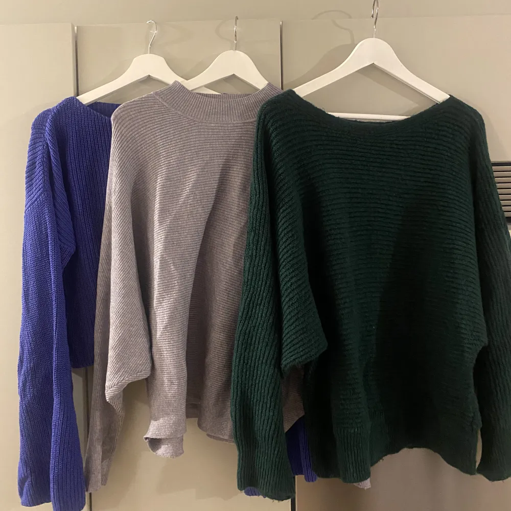 Fina stickade tröjor som är för små och inte används av mig! 💙🩵 Blåa från NAKD, Gröna från Ginatricot, gråa från Target. Storlekarna L/XL. Stickat.