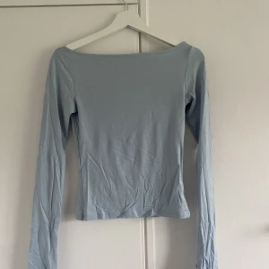 Adsgn boatneck soft top  - Topp från Adsgn! Aldrig använd, prislappen kvar  Boatneck soft top Färg: Ice blue 