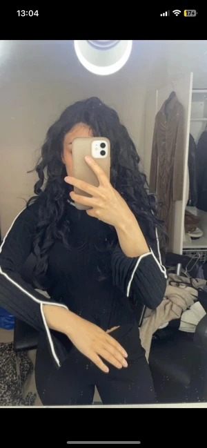 Zara topp - Ribbad topp från zara med slits på både ärmarna bäldogt bra skick