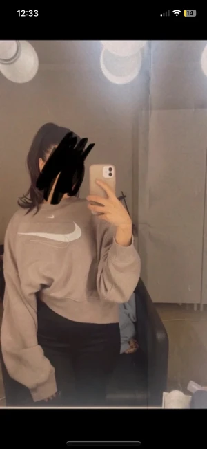 Nike sweatshirt  - Väldigt fin i väldigt bra skick storlek xs 