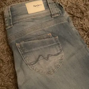 Fina jeans från pepe, aldrig använda. Originalpris 699. (Raka i benen).