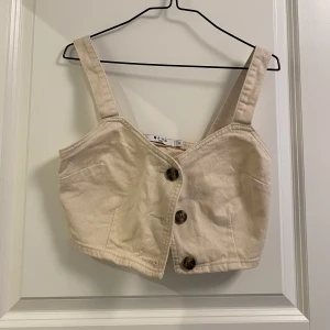 Croptop med knappar Nakd - En söt topp som man knäpper framtill! Strl 34/Xs🤗🫧