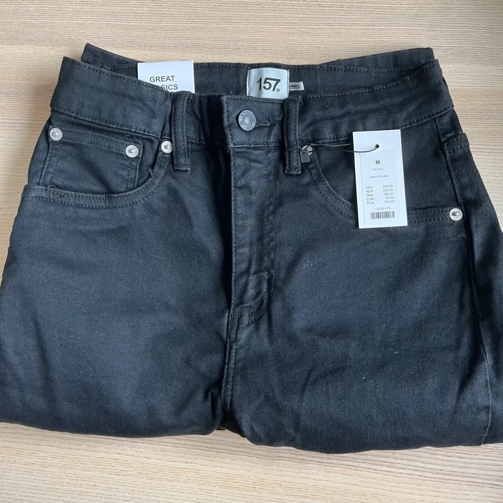 Oanvända SNAKE jeans från lager157 i storlek M. Snabbt köp uppskattas.. Jeans & Byxor.