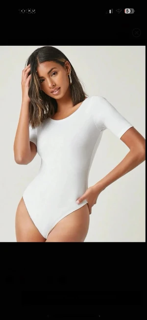 Vit body!! - En vit body, aldrig använd bara testad. Tyckte ej den passade min passform❤️❤️