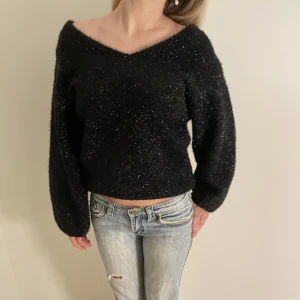 Glittrig stickad tröja - As snygg stickad tröja 🖤