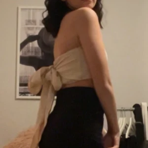 Festtopp - Sjukt snygg festtopp  med rosett där bak. Använt 1-2 gånger