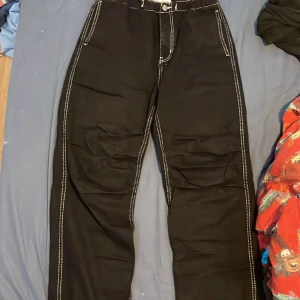 Parachute Jeans - Parachute jeans av Bershka. Knappt använda. Storlek S. Nypris 359kr