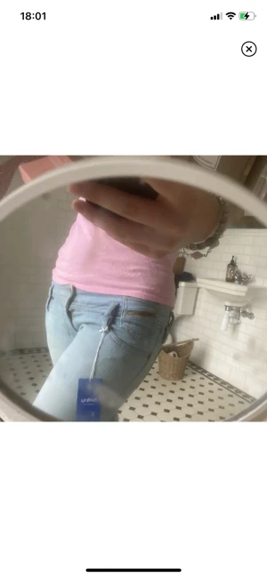 Låg midjade diesel jeans - Säljer mina jätte finna diesel lågmidjade jeans, dom ör bootcut, dom ör uppklippta , skriv för mer info