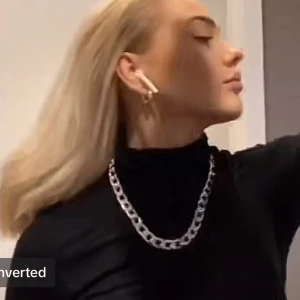 Snö of sweden halsband - Nästan oanvänt halsband från snö of sweden! Säljer då det inte kommer till använding