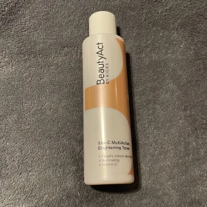 Toner - Säljer den här tonern från Beauty Act (Kicks)💗 Använd ca 3 gånger, den är nästan full! 