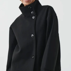 Kappa - Säljer denna sjukt snygga kappan, andra bilden är lånad men skriv för egna bilder!