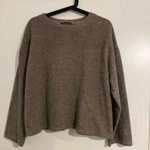 Tröja - Jättefin tröja från zara, storlek L, mycket bra skick. Hör gärna av er om ni har frågor eller tycker något är oklart, pris går alltid att diskutera❤️