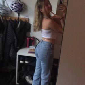 Weekday arrow jeans - Lägger upp dessa fina jeans i super skick igen då de hamnat långt ner i flödet, pris går absolut att diskutera, kolla original inlägg för mer information