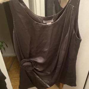 Linne - Ett linne med en ros ifrån H&M 