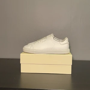 Axel arigato  - Axel arigato clean 90 sneakers, knappt använda väldigt bra skick. Storlek 41 